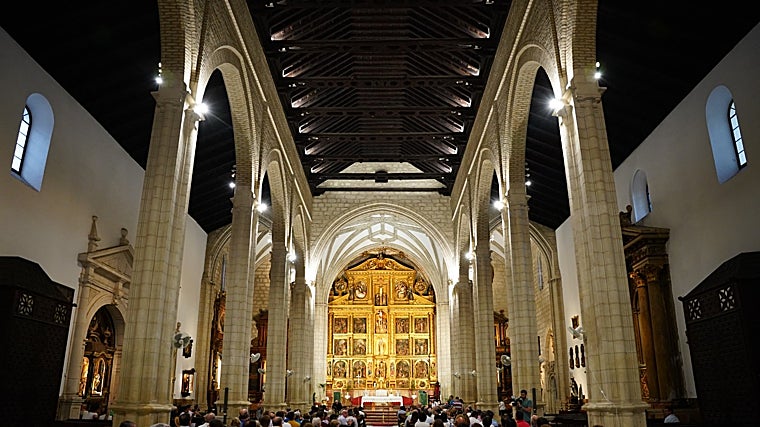 Interior de la parroquia de San Mateo Apóstol de Lucena