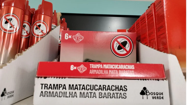 Imagen de un envase de las trampas para matar cucarachas de Mercadona