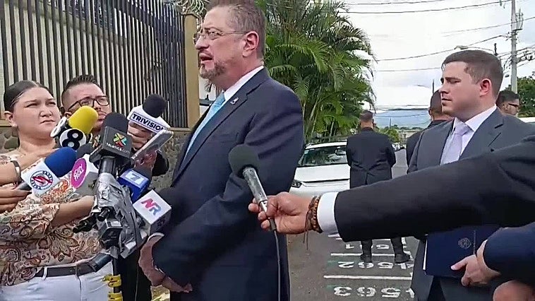 Presidente de Costa Rica declara ante Fiscalía por casos de amenazas y de audios filtrados