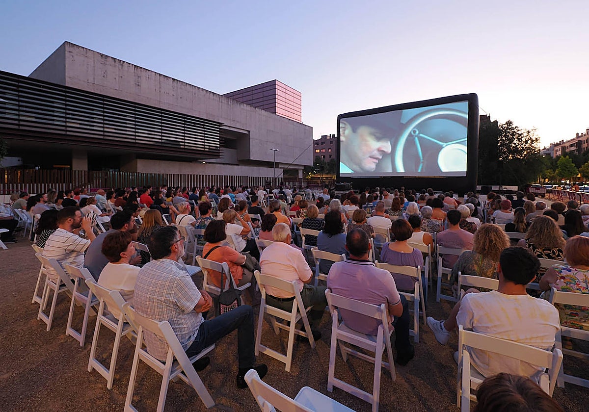 Sesión de cine al aire libre organizada por las Cortes de Castilla y León
