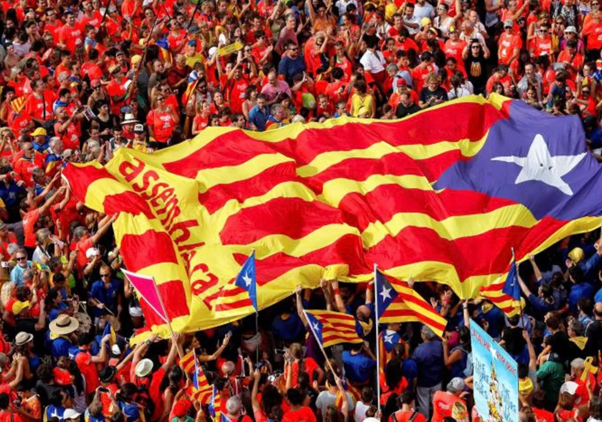 Manifestantes durante una marcha independentista en Barcelona