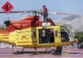 Rescatan en helicóptero a un hombre y a su hijo de 9 años en el Barranco del Infierno de Alicante