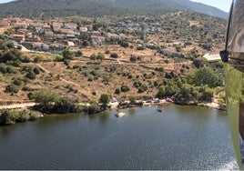 Agónica búsqueda del joven que cayó al agua desde unos flotadores en un embalse de Ávila y no sabía nadar