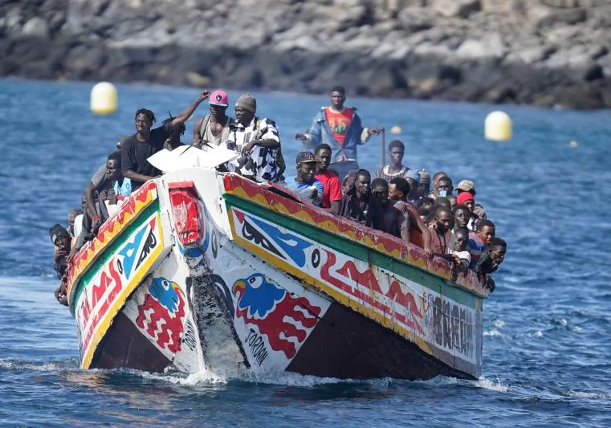 Un cayuco con más de 170 personas a su llegada a El Hierro en diciembre del año pasado