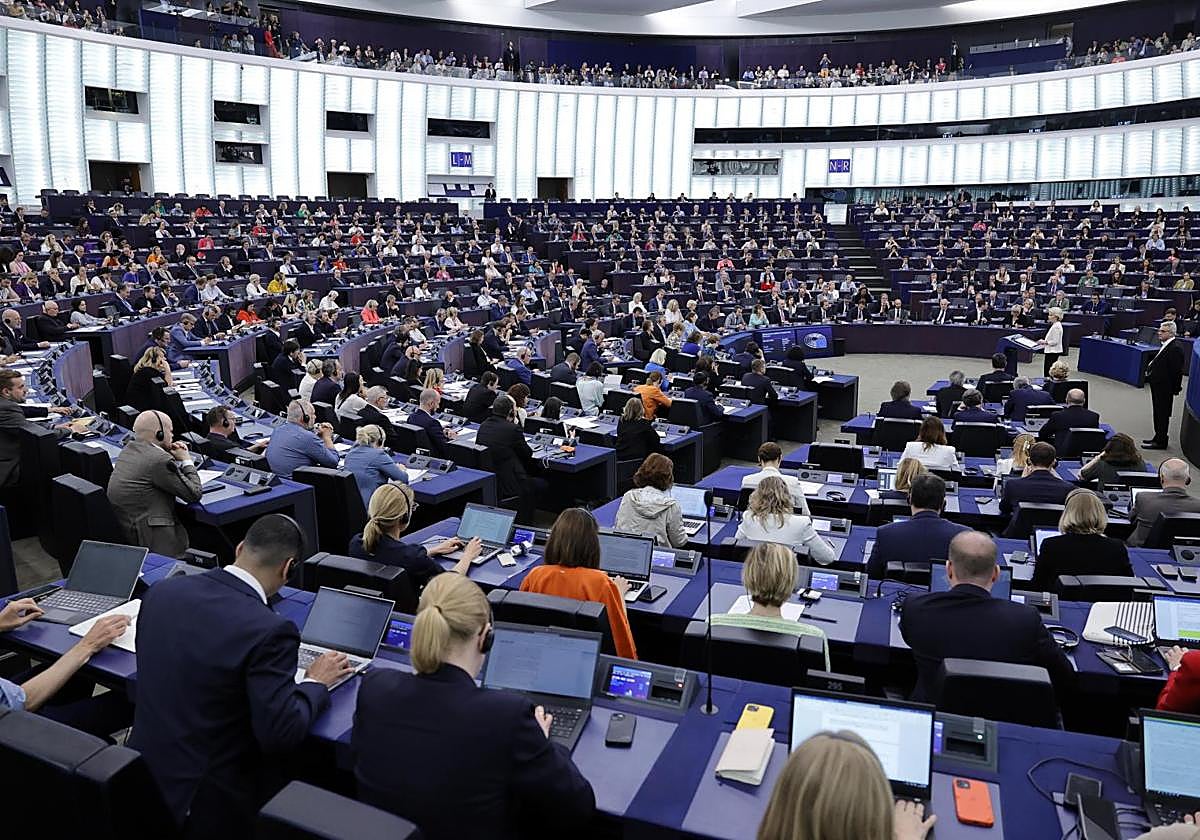 Vista general del Hemiciclo de la sede del Parlamento Europeo en Estrasburgo (Francia) // Vídeo: Von der Leyen logra el apoyo de Eurocámara para un segundo mandato al frente de la Comisión (EP)
