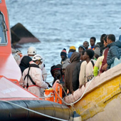 Rescatado en El Hierro un cayuco con 76 migrantes, con 25 menores y 9 niños y niñas