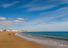 Muere un hombre de 70 años tras ser rescatado en una playa en Lanzarote