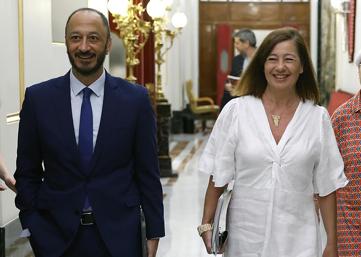 El vicepresidente primero y la presidenta del Congreso, Gómez de Celís y Armengol