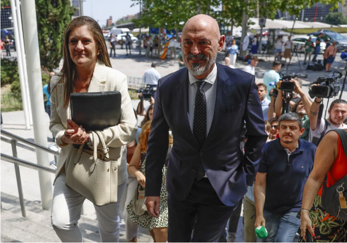 El rector de la Universidad Complutense de Madrid, Joaquín Goyache, a su llegada al juzgado