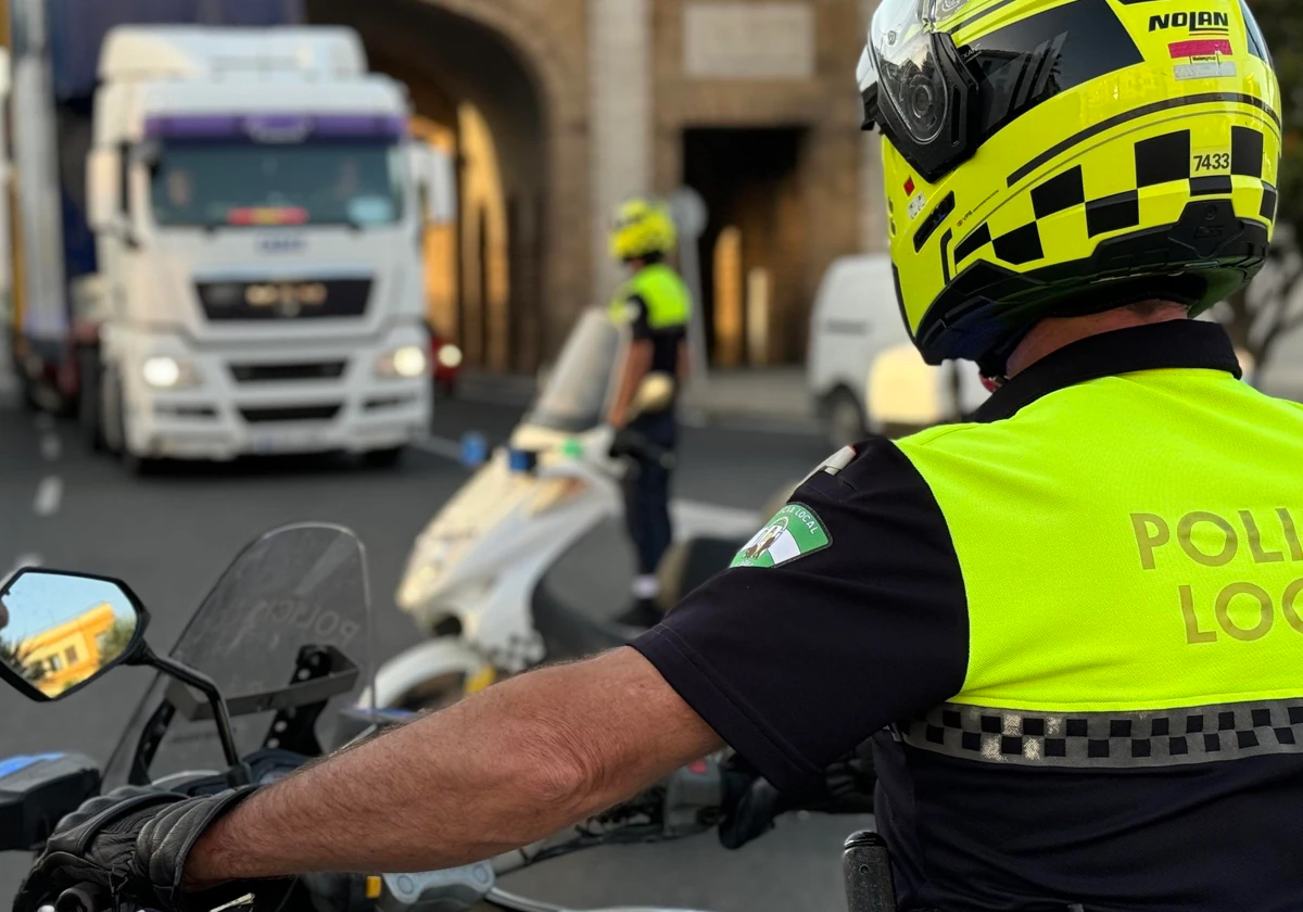 La Policía encuentra en Cádiz a una mujer desnutrida, sangrando y con  signos de haber sido atada por su pareja