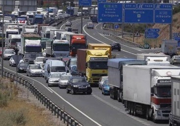 Sindicatos y patronal firman convenios de transporte de viajeros y mercancías con subidas del 11%