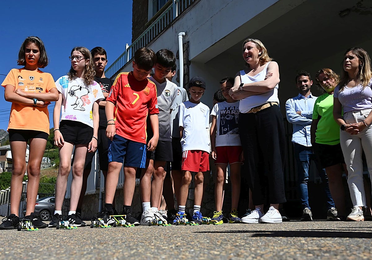 La vicepresidenta y consejera de Familia e Igualdad de Oportunidades, Isabel Blanco, visita a los participantes en el campamento de aventura y robótica de 'Red Activa'' que se desarrolla en Santa Lucía de Gordón (León)