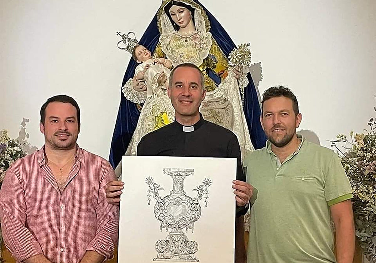 Mario Ramos, Juan José Romero Coleto y Manuel Aguilera, tras la firma del contrato