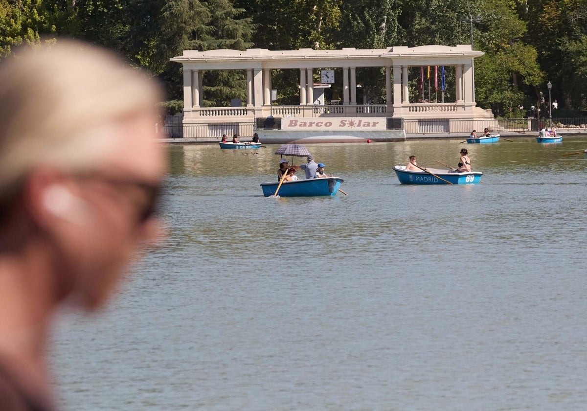 Barcas en el Retiro, durante la segunda ola de calor del verano