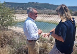 Agricultura destina 1,4 millones de euros para dotar de suministro de agua a explotaciones ganaderas y garantizar la supervivencia de 76.000 reses