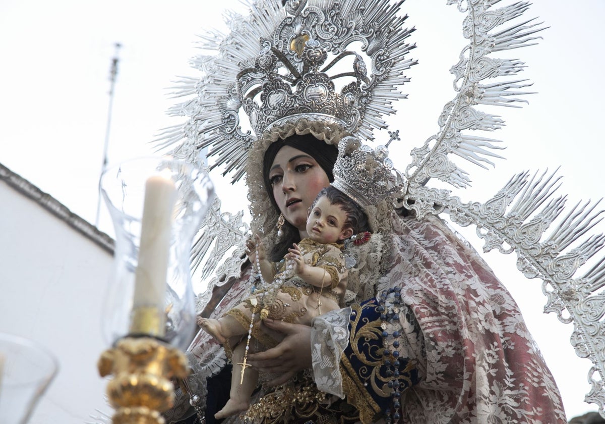 La Virgen de los Ángeles en sus Misterios Gozosos, durante su procesión de mayo