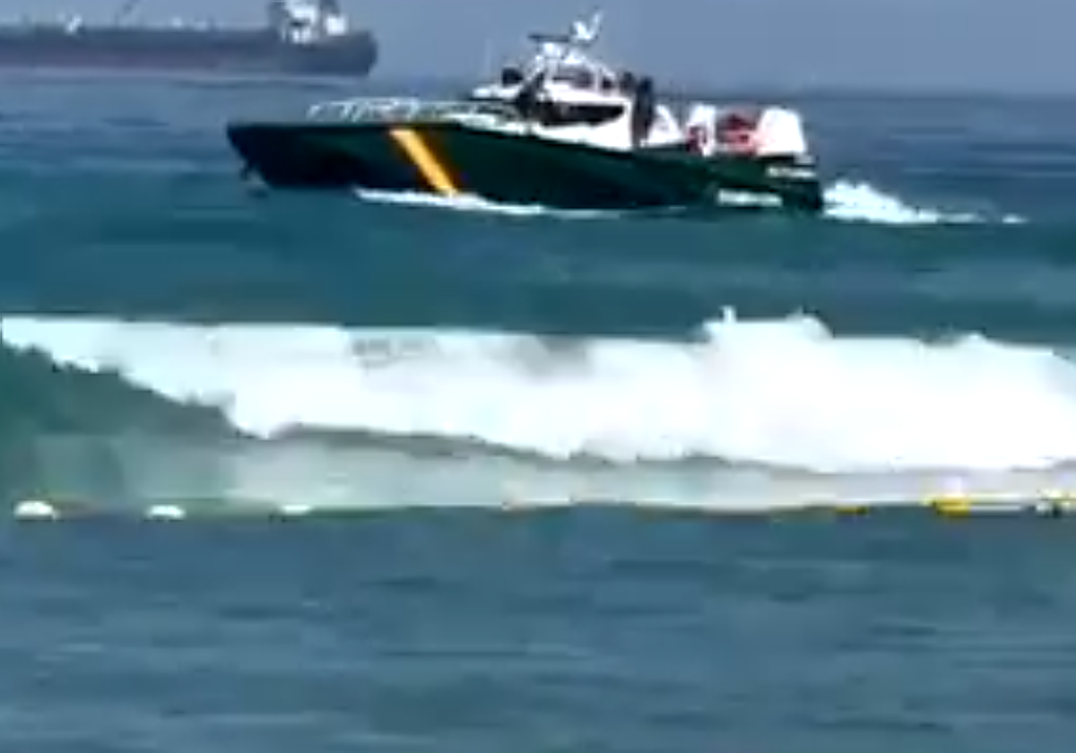 Captura de un video grabado por los bañistas en Gibraltar
