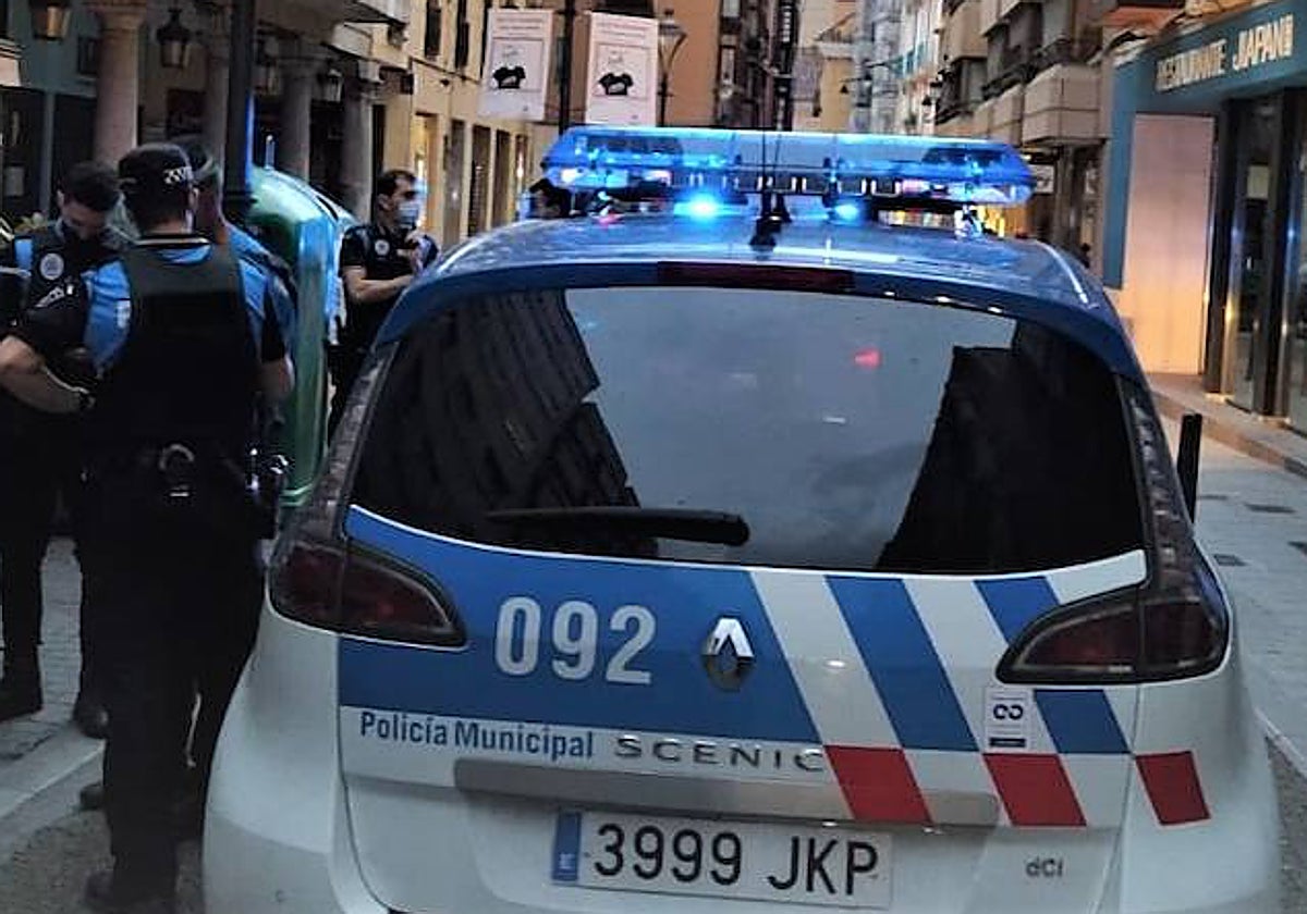 Detenido en Valladolid un joven de 26 años tras agarrar del pelo a su pareja y arrastrarla por el suelo