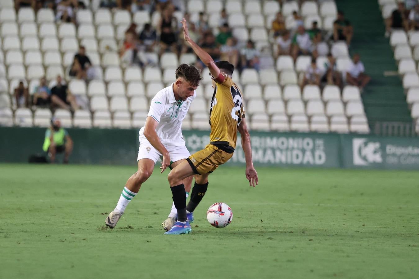 Las mejores imágenes del II Trofeo Puertas de Córdoba ante el Rayo Vallecano