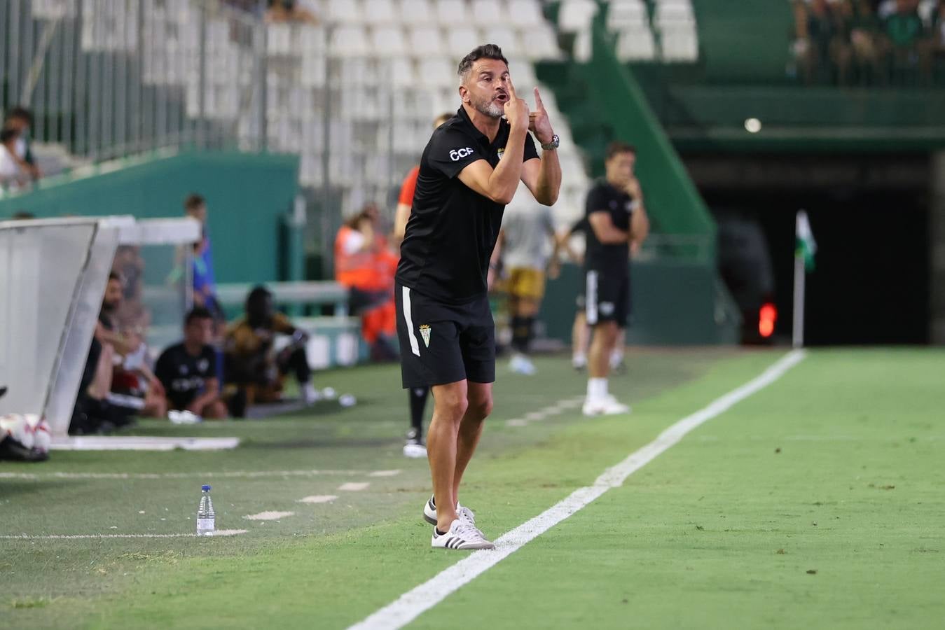 Las mejores imágenes del II Trofeo Puertas de Córdoba ante el Rayo Vallecano