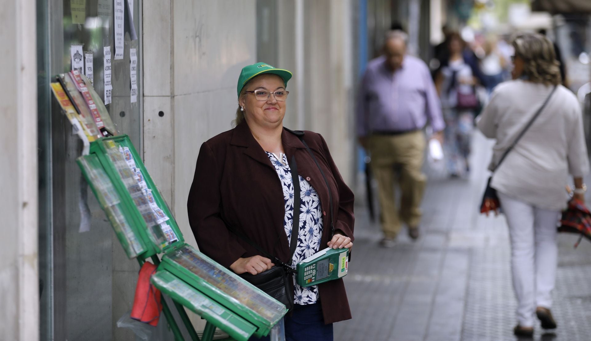 Una de las vendedoras de la ONCE que comercializa el 'eurojackpot' en una imagen de archivo