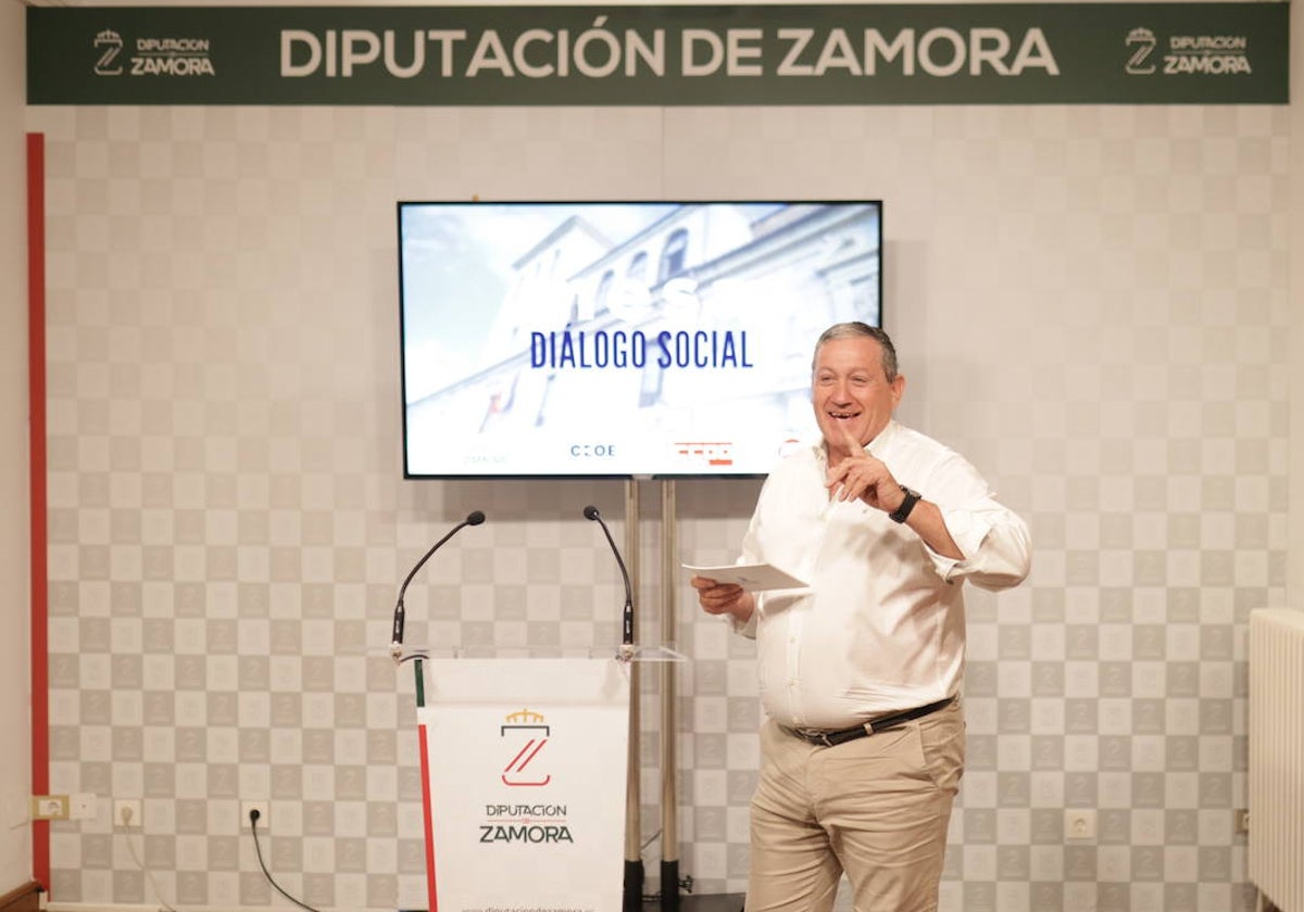 El presidente de la Diputación de Zamora, Javier Faúndez