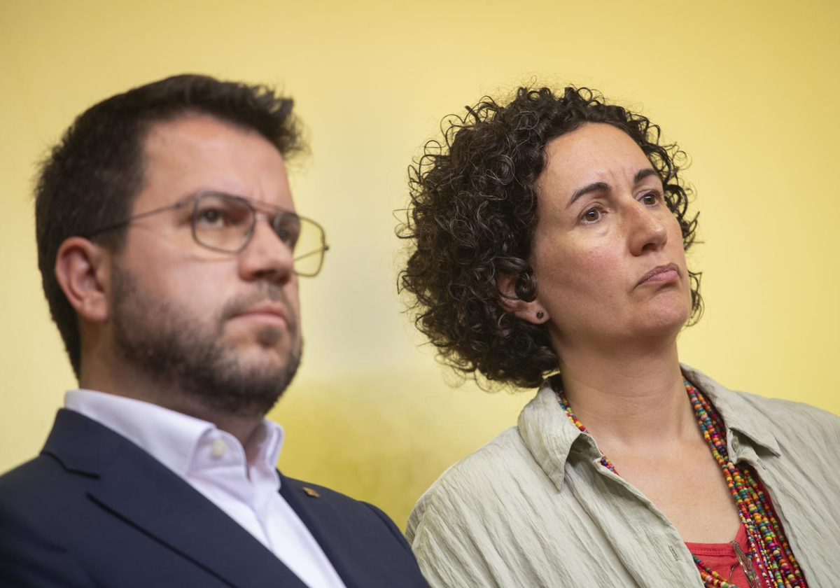 Pere Aragonès y Marta Rovira, el lunes, tras la reunión de la dirección de ERC que aprobó el preacuerdo con el PSC