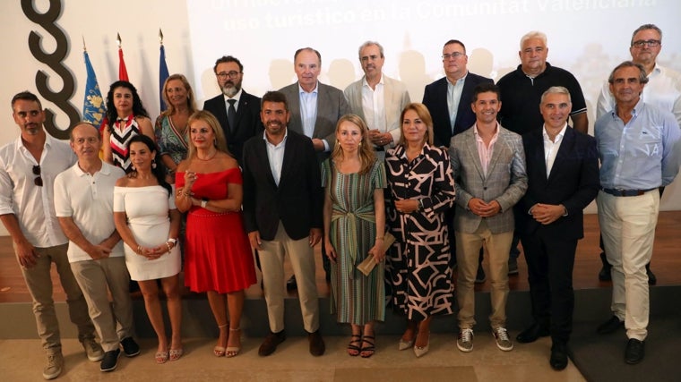 Imagen del acto de presentación del decreto sobre viviendas turísticas celebrado este jueves en Valencia