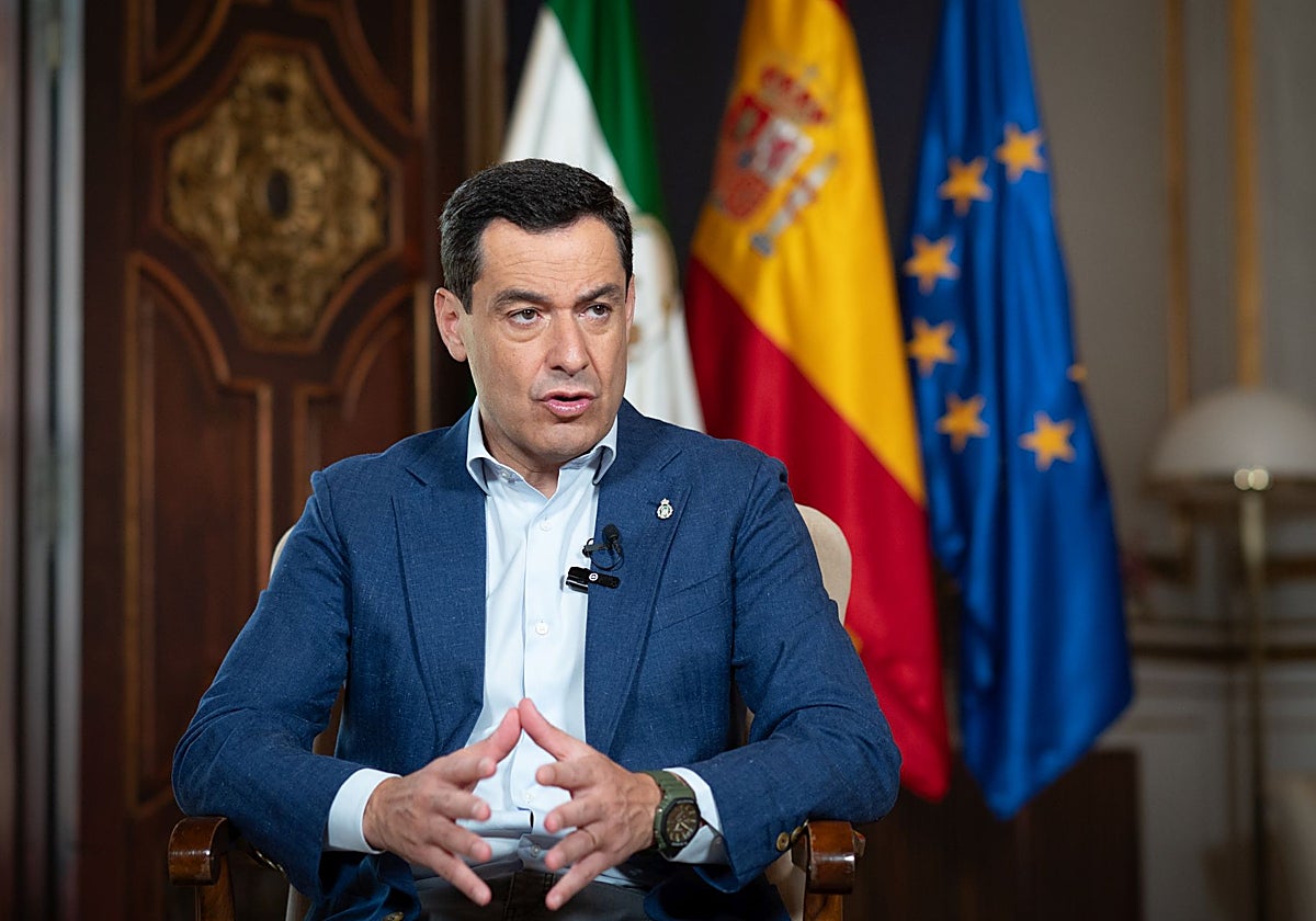 Juan Manuel Moreno Bonilla, durante un momento de la entrevista