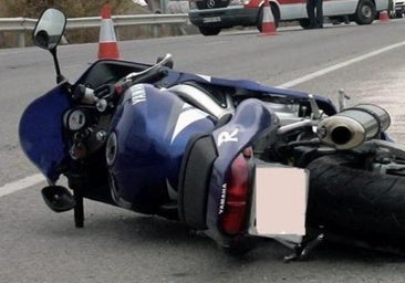 Muere al chocar con su moto contra un turismo en una carretera cercana a Granada