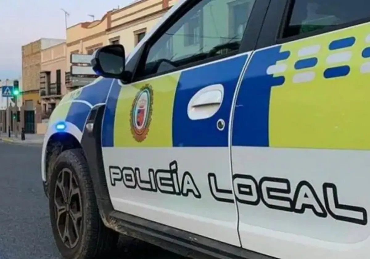 Un coche de la policía local cántabra en una imagen de archivo