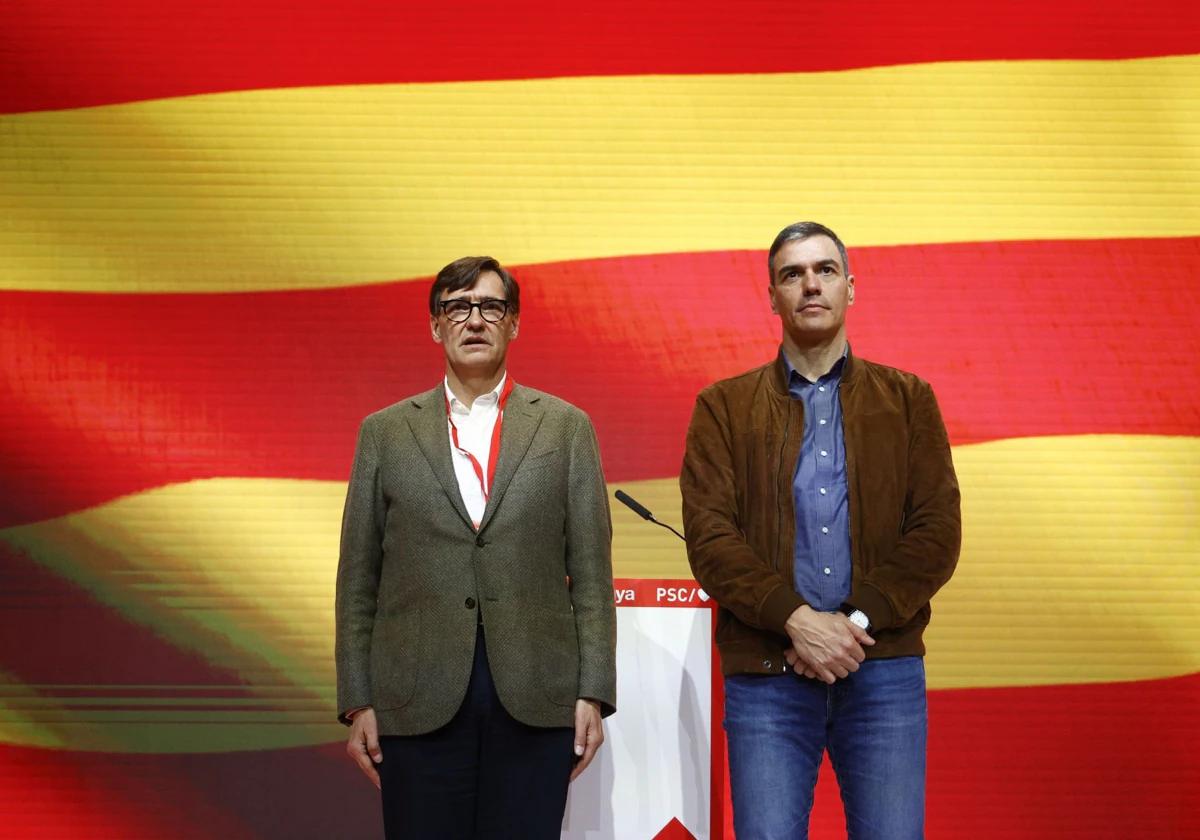 Pedro Sánchez y Salvador Illa durante la clausura del XV Congreso de los socialistas catalanes