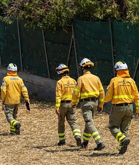 Imagen secundaria 2 - Tareas y personal en las labores de extinción