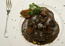 El plato típico de Galicia que no todo el mundo se atreve a probar: se cocina en su propia sangre y se considera un lujo comerlo