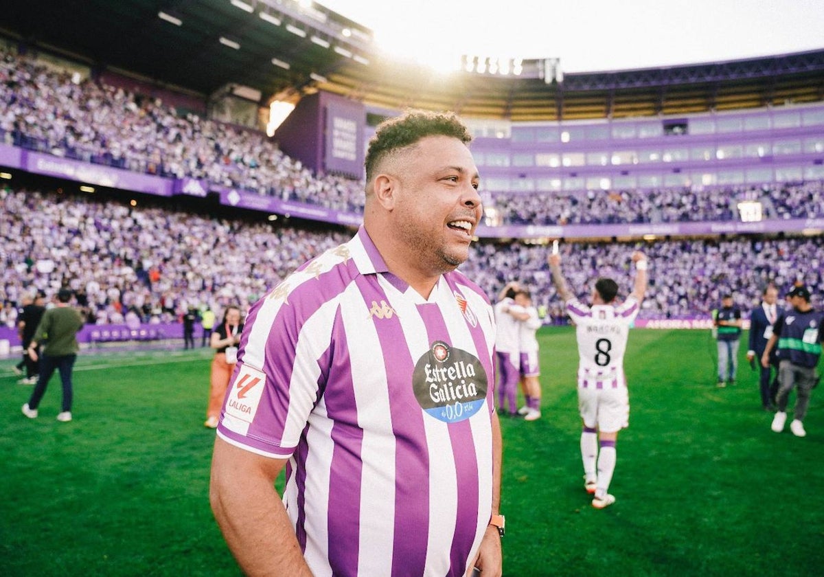 Imagen de archivo de Ronaldo Nazário celebrando el ascenso del Real Valladolid a primera división