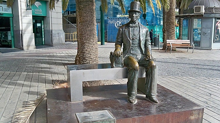 ¿Por qué hay una estatua de Hans Christian Andersen en Málaga?