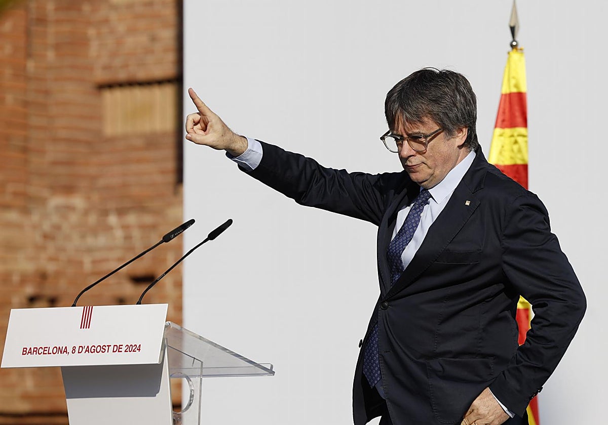 El expresidente catalán Carles Puigdemont en el paseo de Lluís Companys en Barcelona este jueves