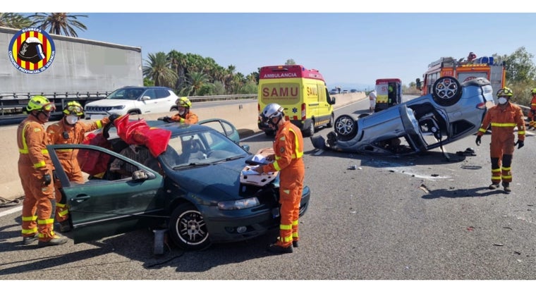 Dos de los tres vehículos del accidente múltiple en L'Alcúdia