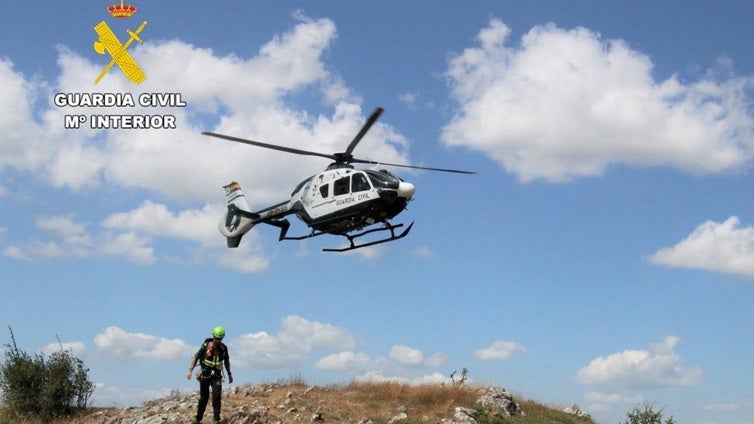 Rescatados cuatro corredores enriscados a 2.500 metros de altitud en Torre Bermeja (León)