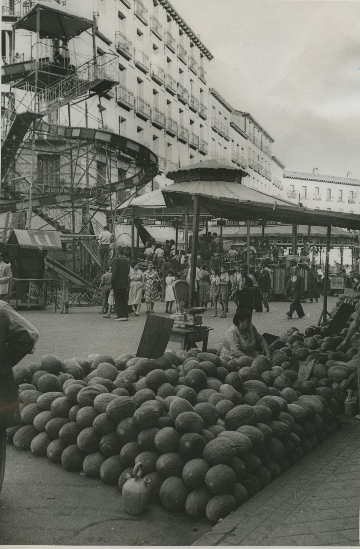 Instalaciones en la plaza de Cascorro por las verbenas