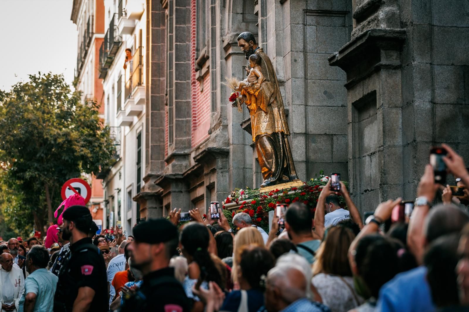 Salida de san Cayetano en procesió