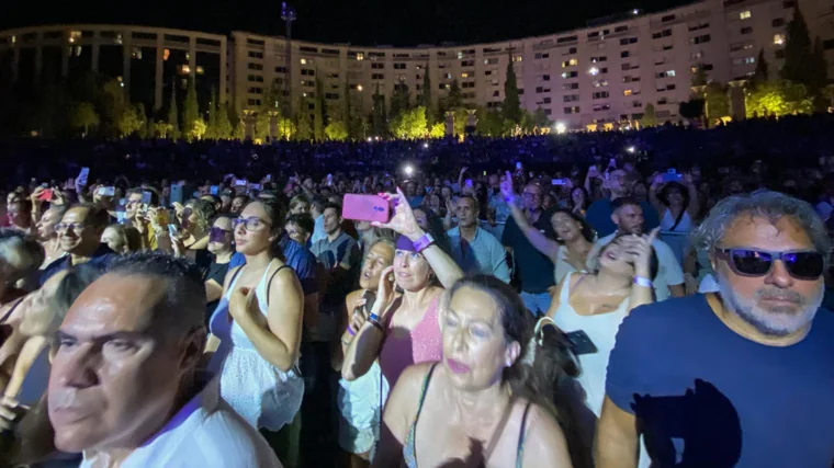 Público en el auditorio del Parque L'Aigûera