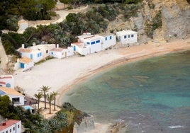 La cala de Alicante más popular que parece un escenario de las islas griegas: dónde está y cómo llegar