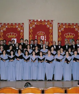 Imagen secundaria 2 - La agrupación que nació hace 50 años en la ciudad de Albacete ha marcado el devenir cultural con su música coral. Las imágenes reúnen algunos de los conciertos ofrecidos por el Orfeón durante estos años