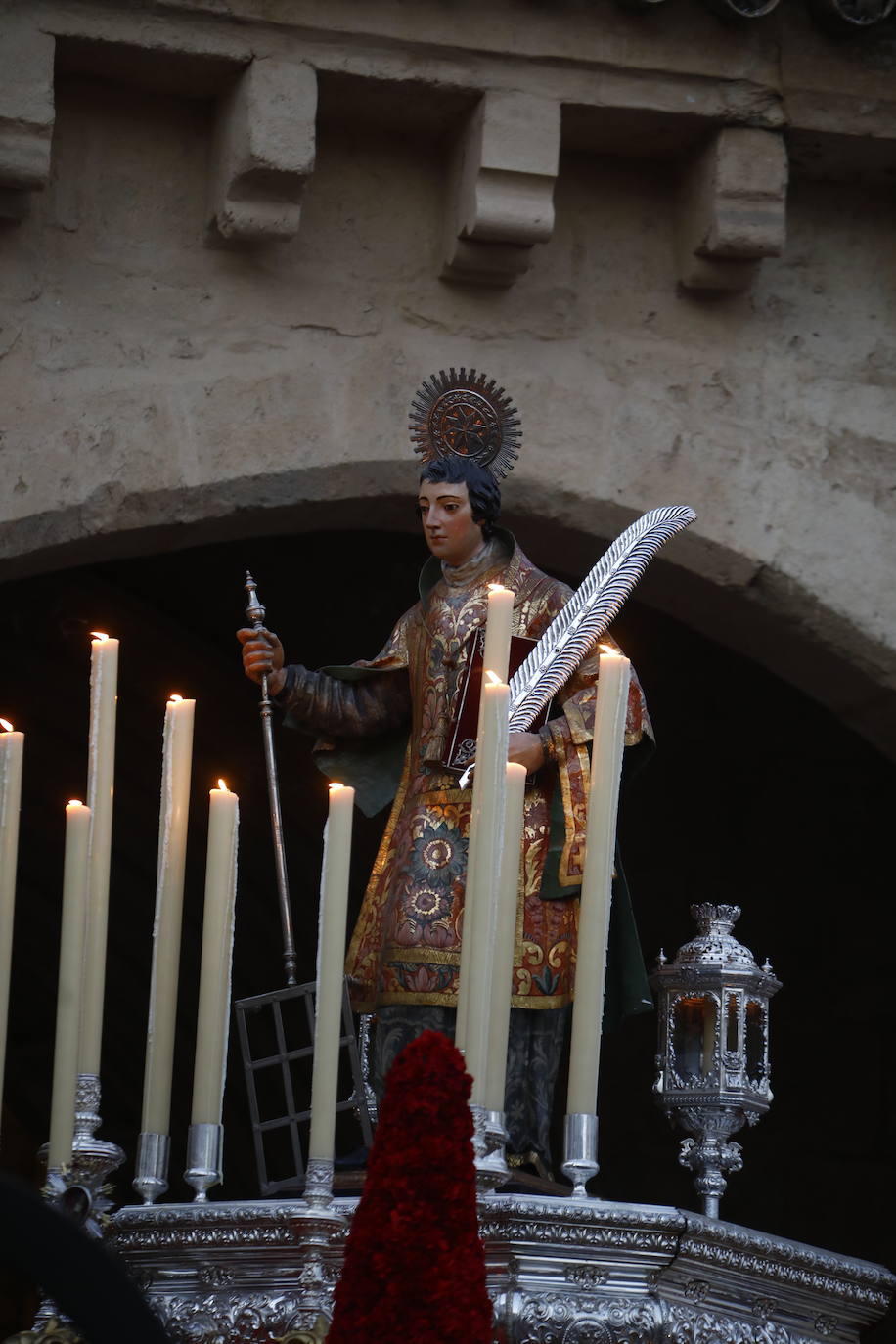 Fotos: La elegante procesión de San Lorenzo por las calles de su barrio en Córdoba