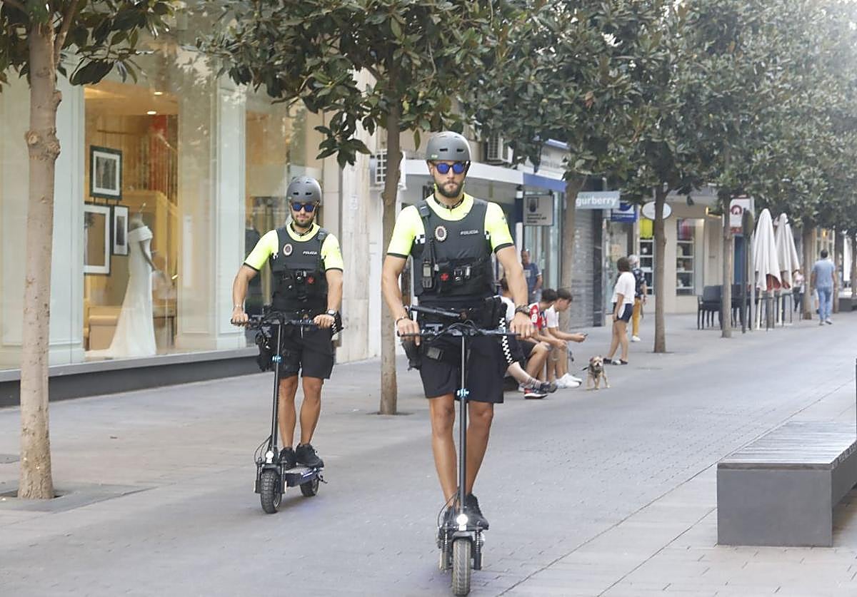 Patrulla piloto de la Policía Local sobre VMP