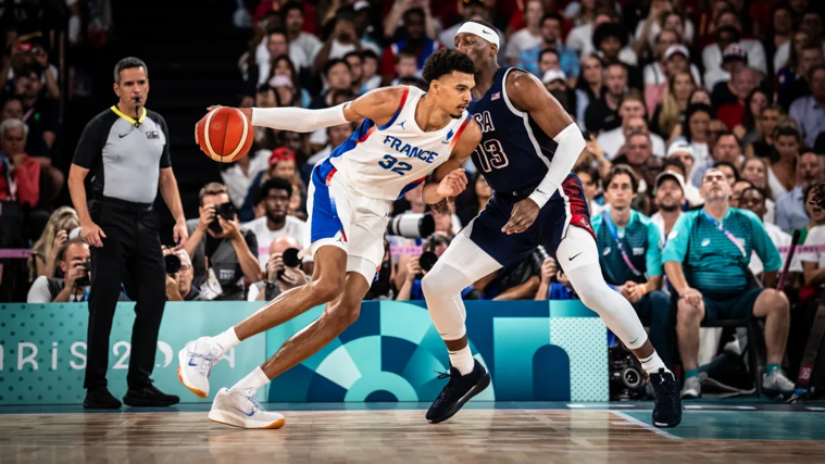 El árbitro cordobés Antonio Conde en la final de baloncesto masculina de los Juegos Olímpicos