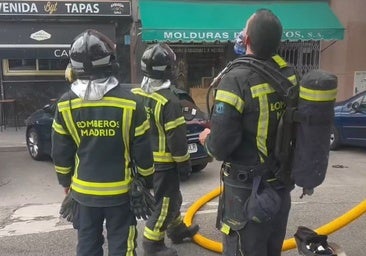 Un incendio en un domicilio de Puente de Vallecas deja grave a una mujer de 47 años