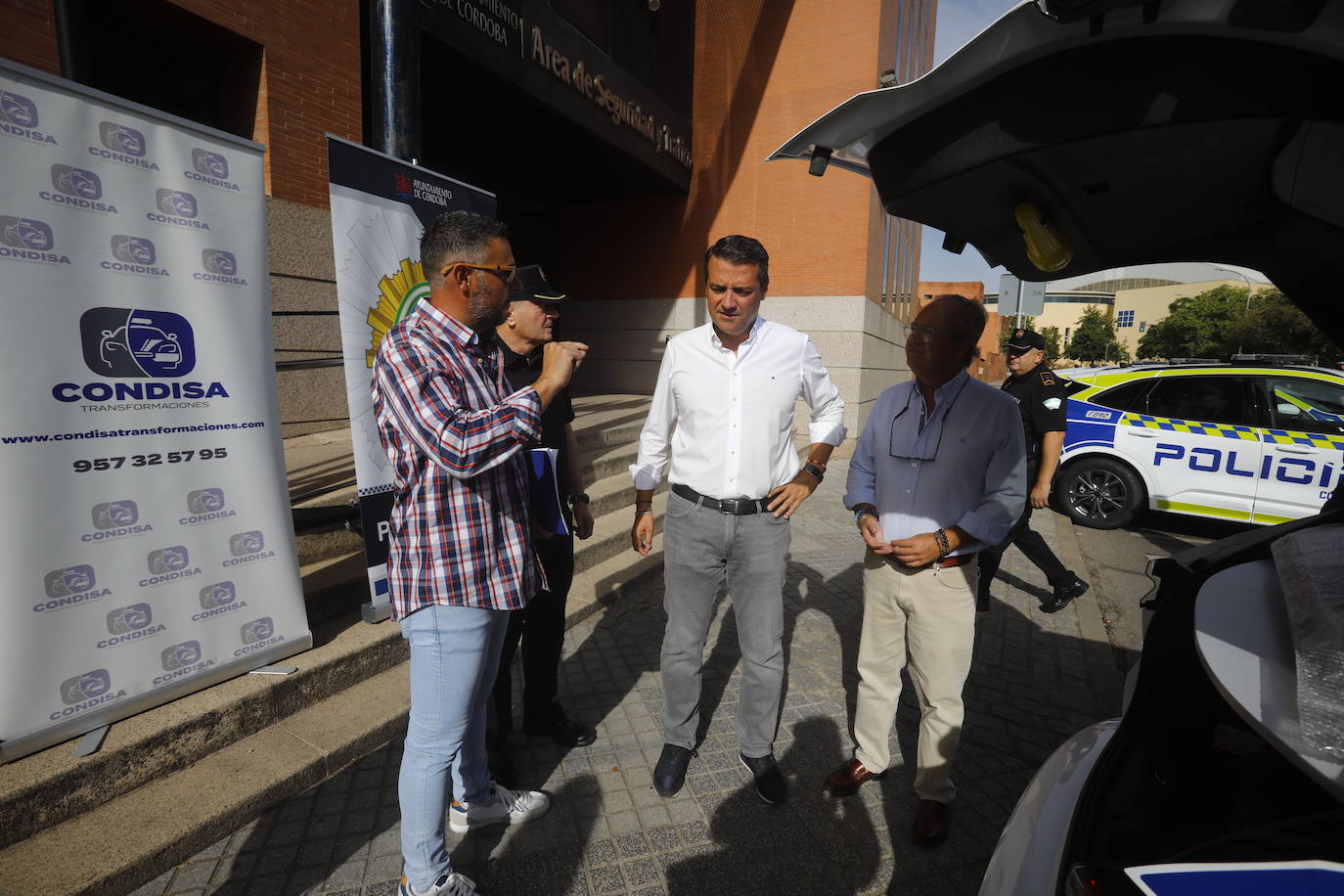 Fotos: la presentación de los flamantes coches de la Policía Local de Córdoba