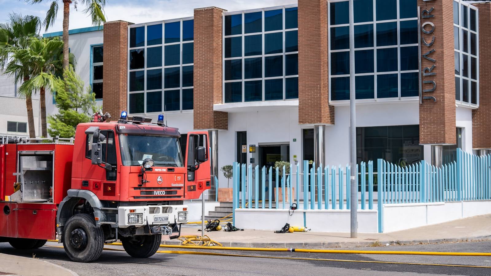 Fotos: el pavoroso incendio de una nave en Lucena